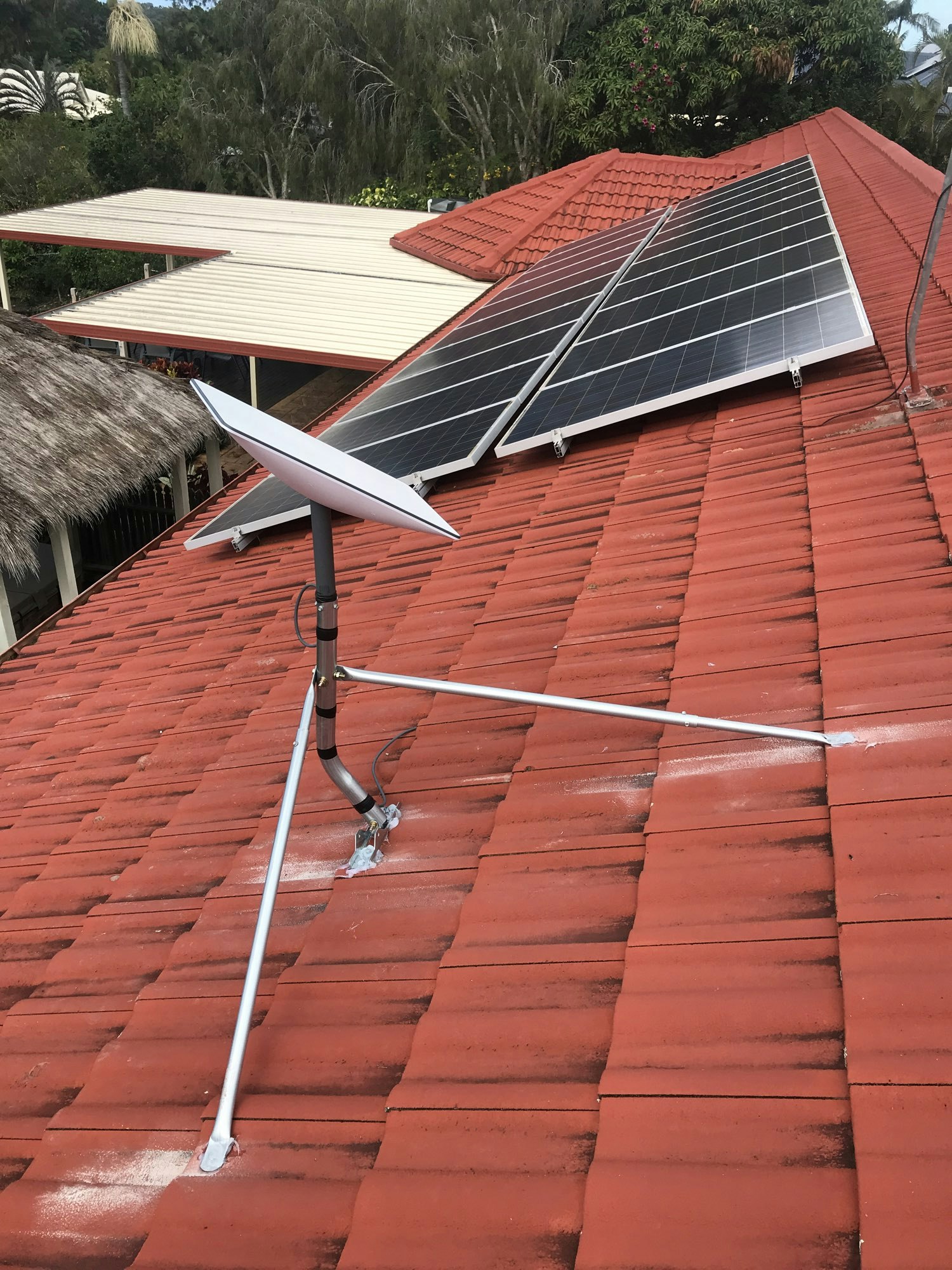 Installing a Starlink satellite dish in Oxenford Mr Antenna