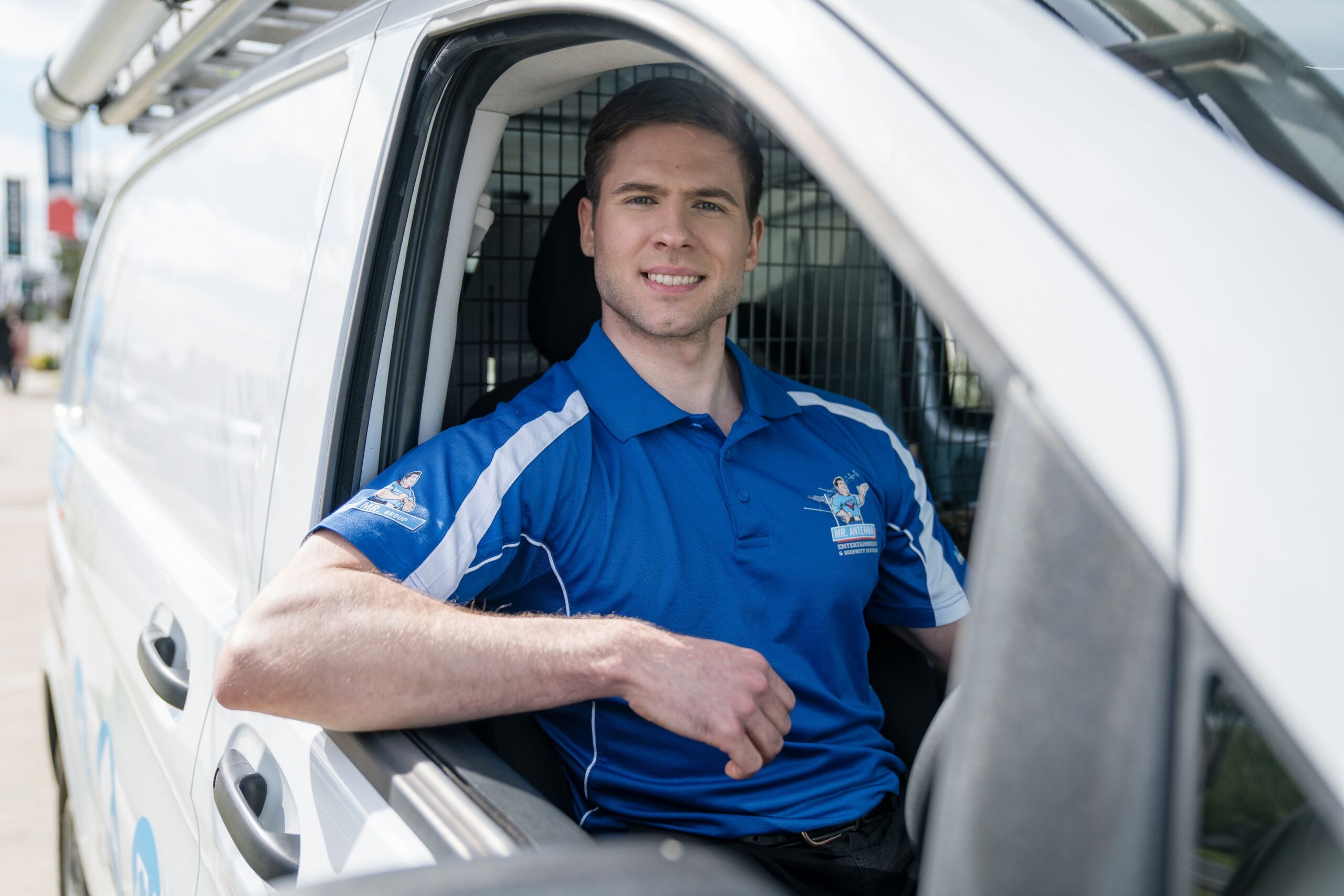 Professional antenna technician in Melbourne providing reliable free-to-air TV services, ready for installation and repairs.